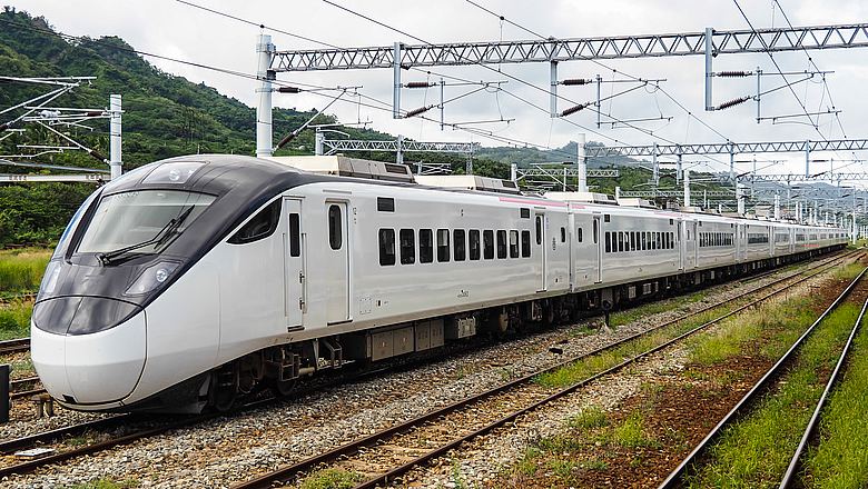 Taitung trips depart with small groups—even solo travelers can go anytime. Take the train for a relaxed 3-day getaway to Taitung, saving time for sea breezes, slow strolls, and your own pace.